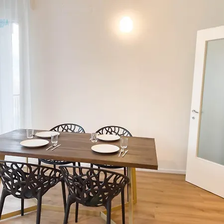 Largo Papa Tirabora Short Rent *