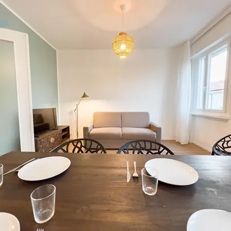 Largo Papa Tirabora Short Rent דירה *