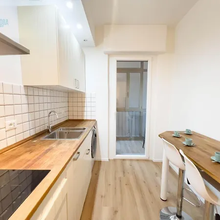 Largo Papa Tirabora Short Rent דירה טריאסטה