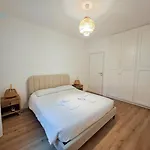 Largo Papa Tirabora Short Rent Appartamento Trieste