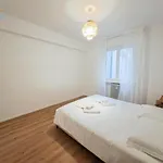 Largo Papa Tirabora Short Rent *