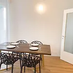 Largo Papa Tirabora Short Rent *