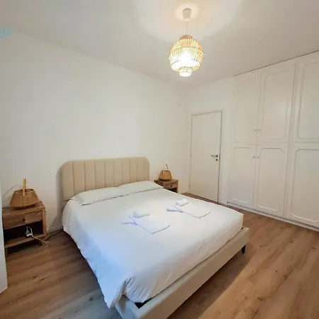 Largo Papa Tirabora Short Rent Lejlighed Trieste