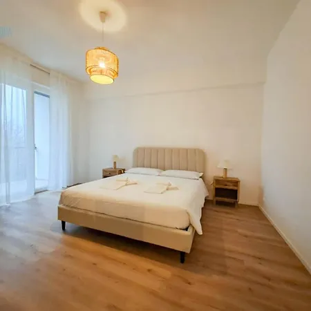 Largo Papa Tirabora Short Rent Apartment