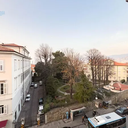 Apartment Largo Papa Tirabora Short Rent Trieste