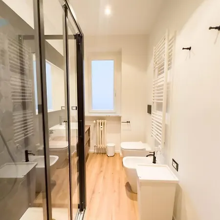 Largo Papa Tirabora Short Rent