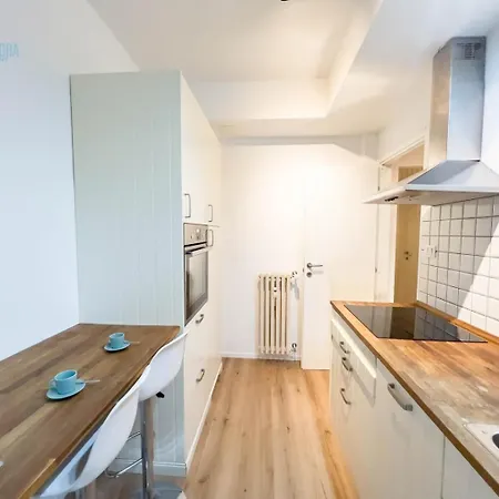 Largo Papa Tirabora Short Rent Trieste