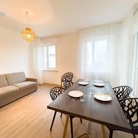 Largo Papa Tirabora Short Rent